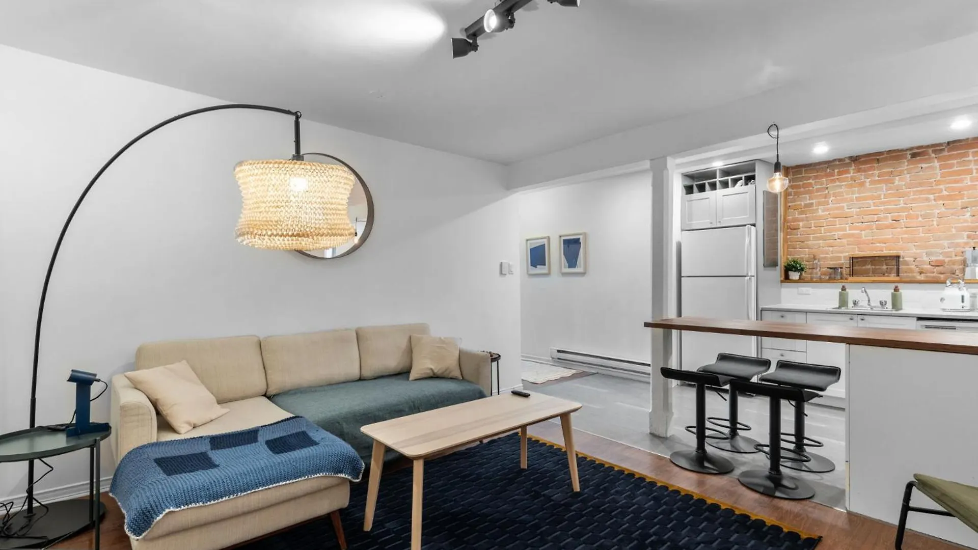 Charming Apartment - Plateau Mtl 蒙特利尔
