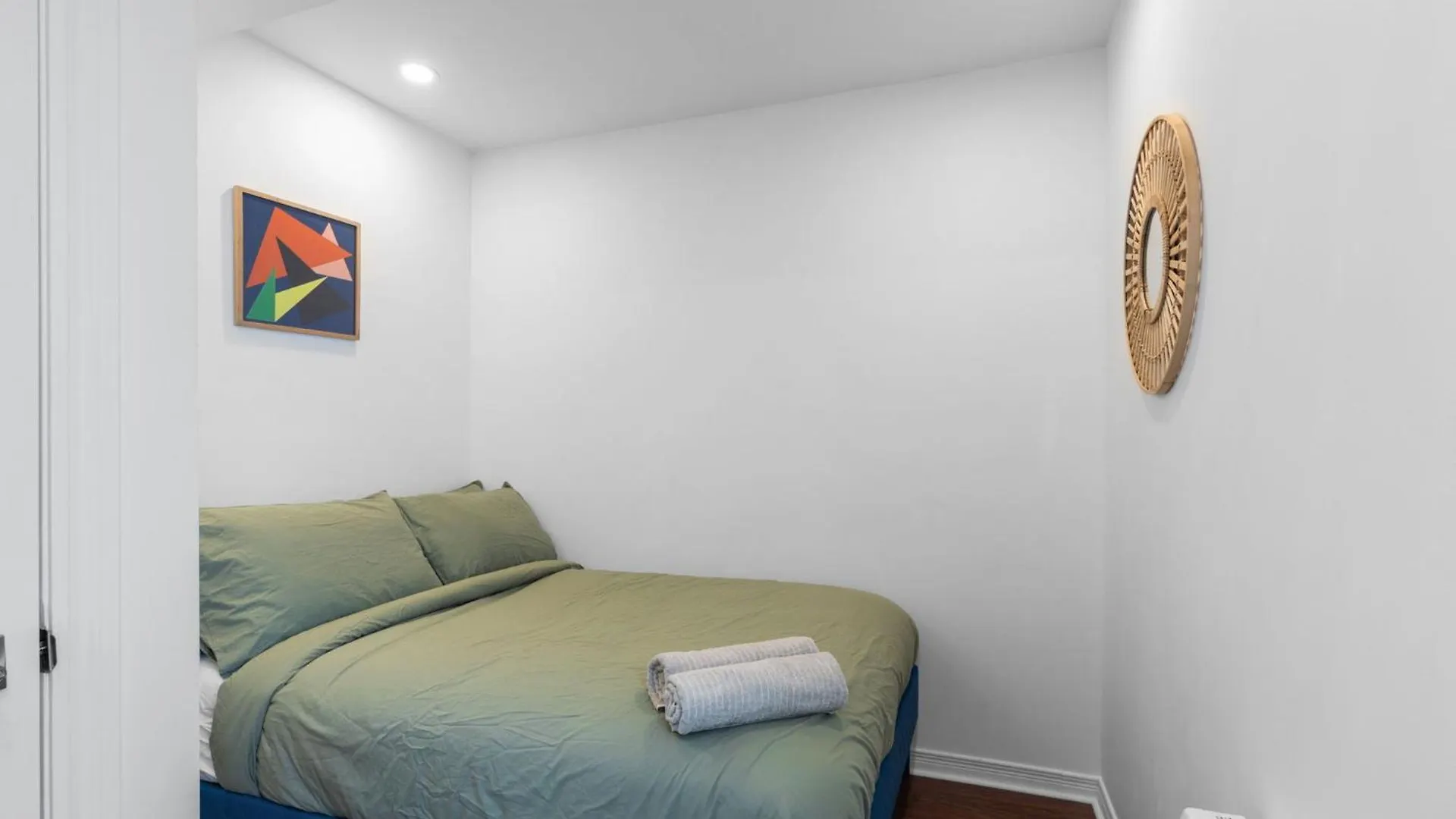 Charming Apartment - Plateau Mtl 蒙特利尔